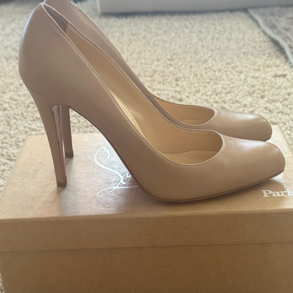 Christian Louboutin Authentic Décolleté Nude Heels